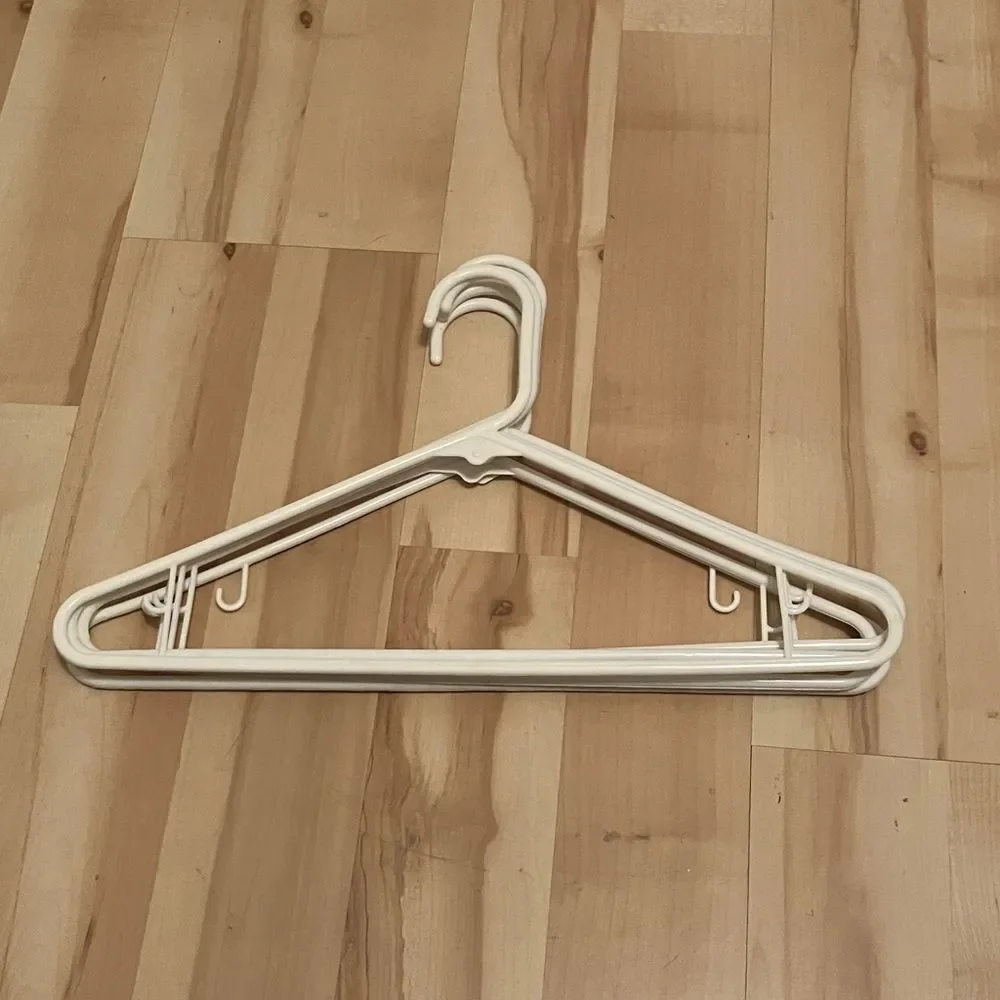 5 Plastic Clothing Hangers Clothes Hangers